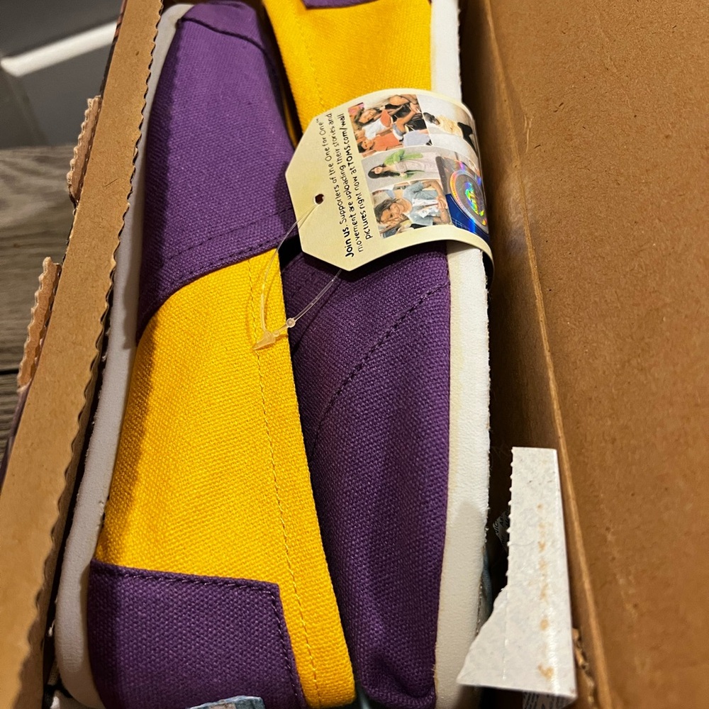 BNIB Toms LSU Purple Gold shoes 6.5 - Picture 3 of 6